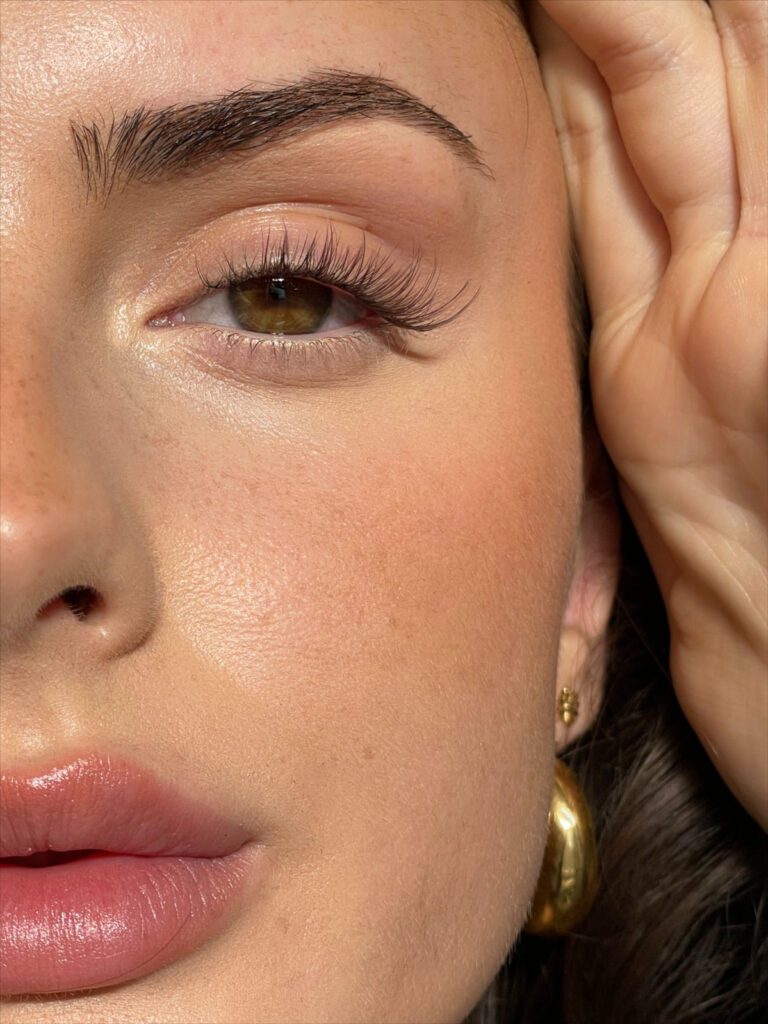 Lash extensions that feel light and look effortless. 1 E2a4dd8f30cf2a58b3c2619cbc0afaae